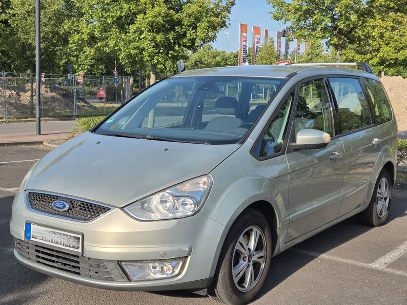 Ford Galaxy 192.000 km 4.399 € Berlin 10961