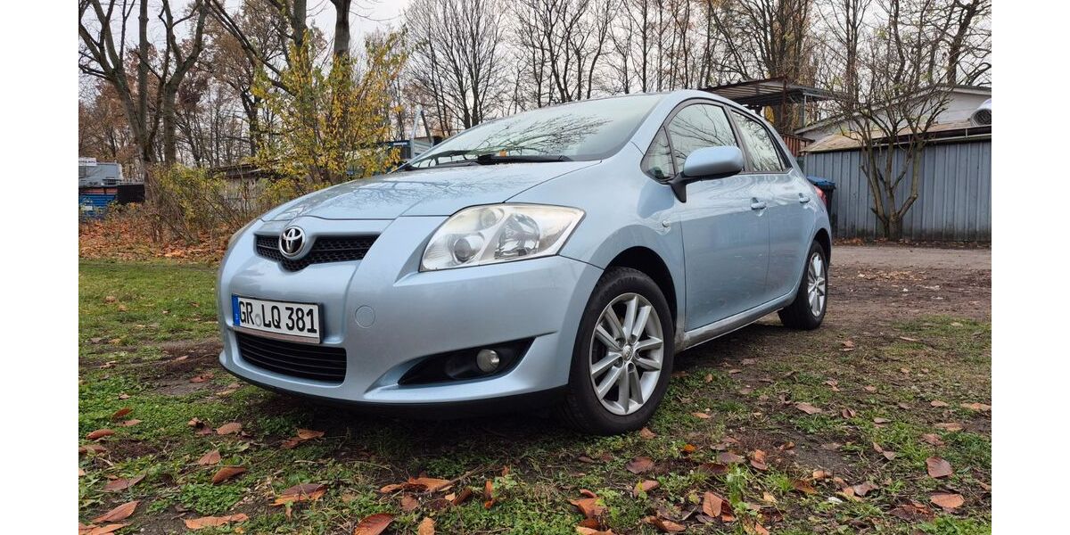 Toyota Auris 117.654 km 5.500 &euro; Berlin 13407