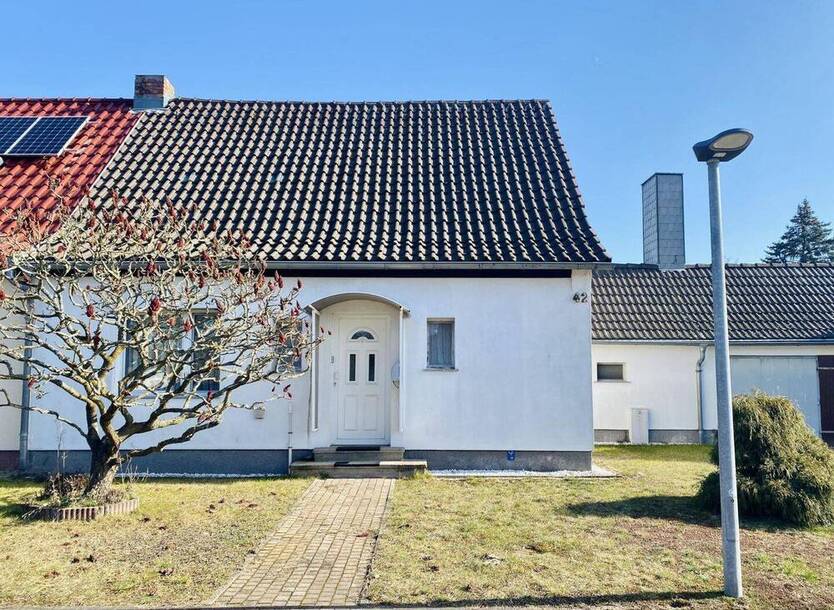 Oranienburg OT Zehlendorf - Doppelhaushälfte auf großem Grundstück