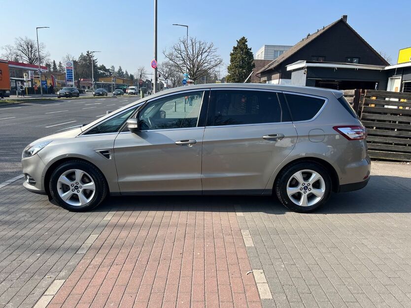 Ford S-Max 182.000 km 10.900 € Berlin 12349