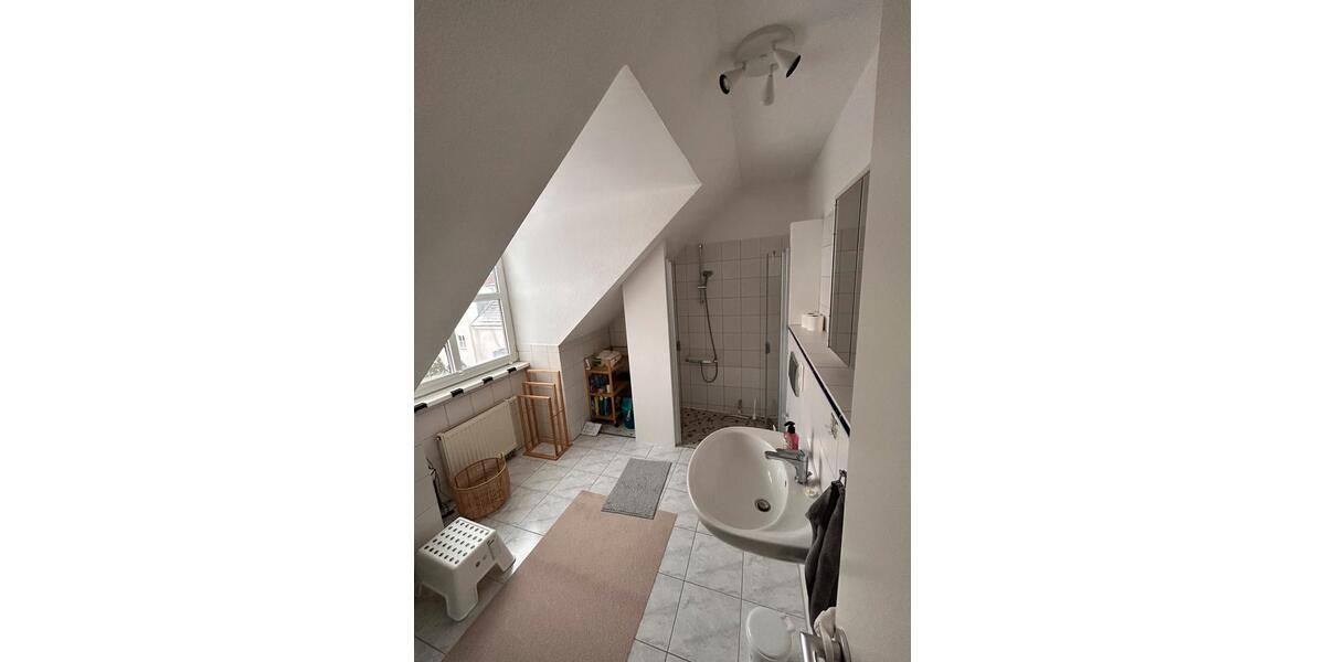 Dachgeschoßwohnung Berlin Lichtenberg - 2 Zimmer, 60 m&sup2;, 1.200&euro; | Angebot:24850001