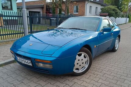 Porsche 944