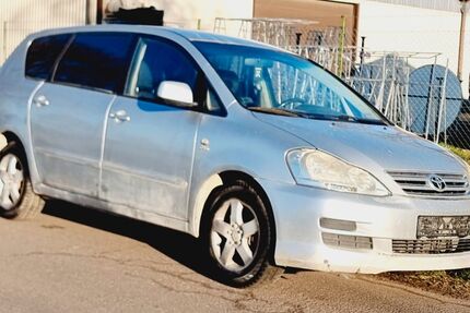 Toyota Avensis Verso 179.887 km 2.200 &euro; Berlin 13629