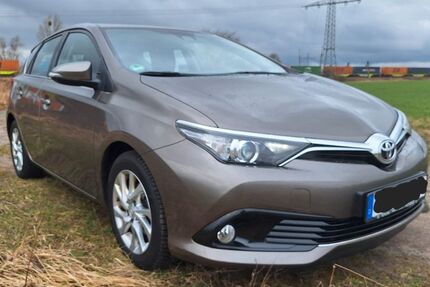 Toyota Auris 85.811 km 11.990 &euro; Potsdam 14476