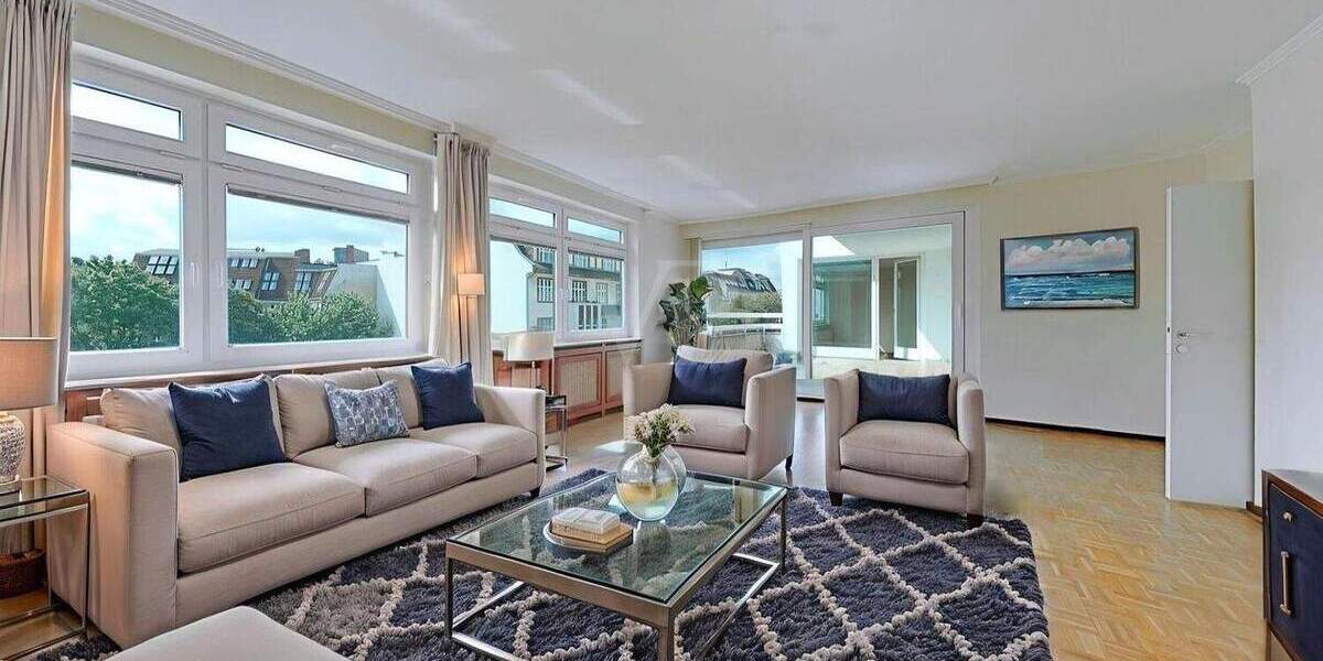 Lichtdurchflutetes Dachgeschoss-Appartement in Top-City-Lage mit Aufzug und großer Süd-Terrasse 3 zimmer