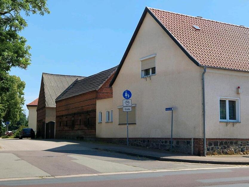 Privatverkauf: großes Haus mit Hof, Scheune, Garten in Parchen