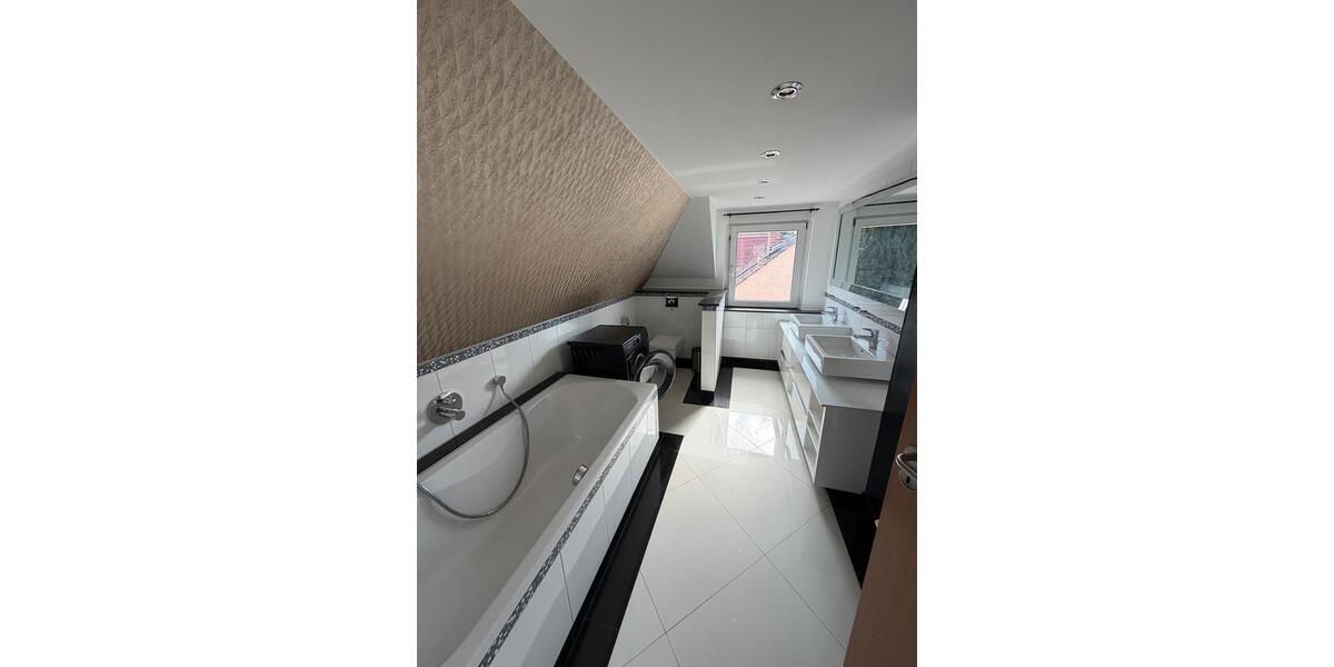 Dachgeschoßwohnung Schöneiche bei Berlin - 3.5 Zimmer, 80 m&sup2;, 1.350&euro; | Angebot:25832299