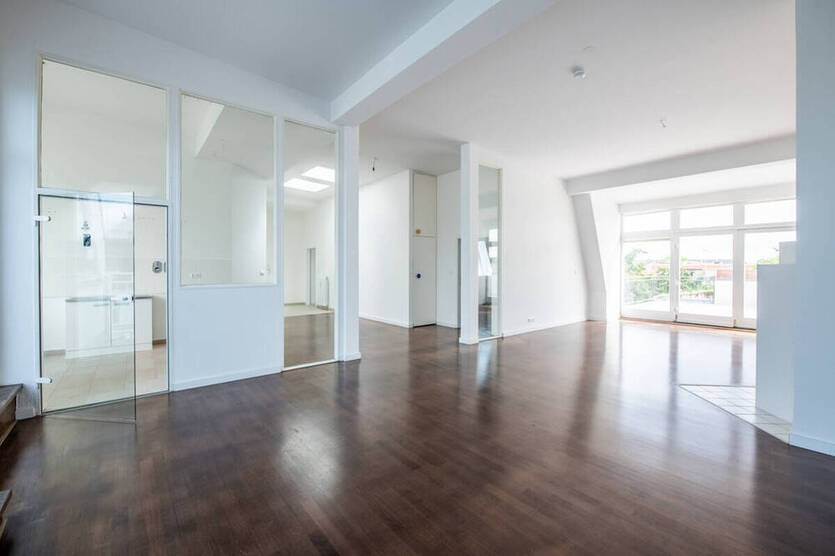 Historische Eleganz trifft Moderne: Dachgeschoßwohnung mit 2 Sonnenterrassen in Charlottenburg