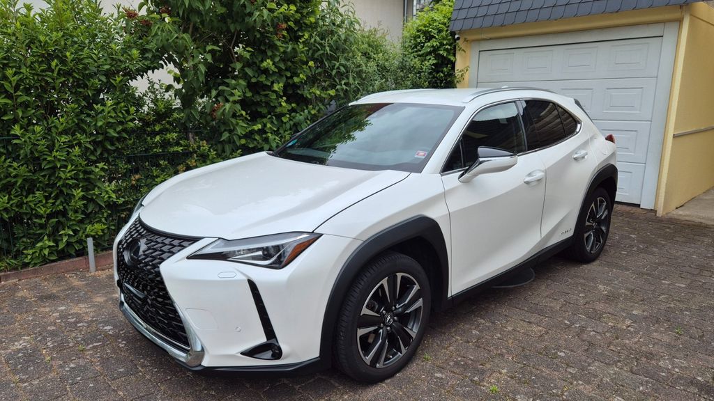 Lexus UX 69.900 km 21.200 &euro; Berlin 13589