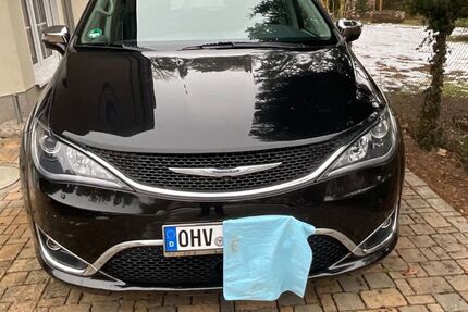 Chrysler Pacifica 85.000 km 29.900 &euro; Berlin 10785