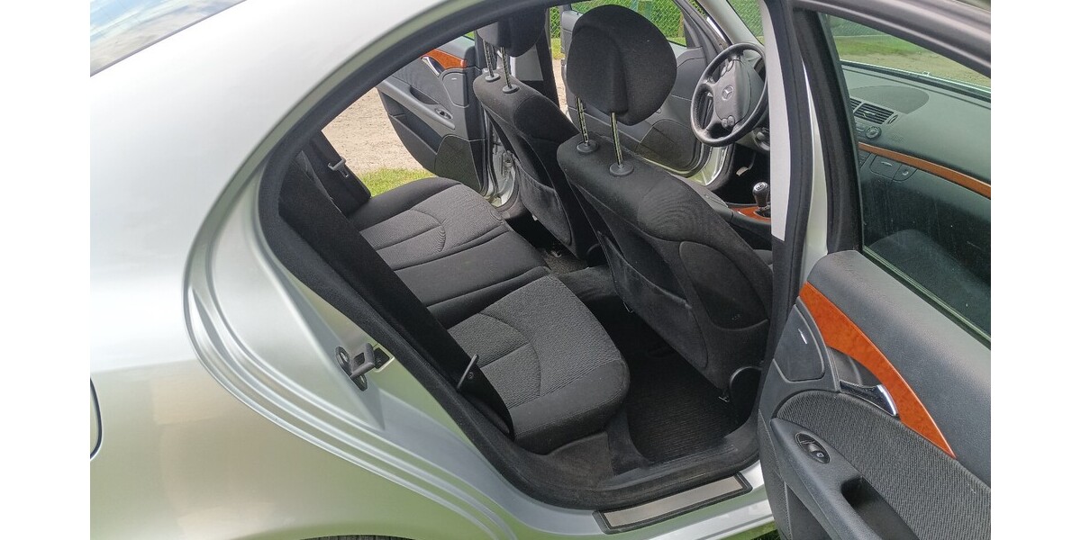 Mercedes-Benz E 200 223.000 km 5.300 &euro; Brieselang 14656