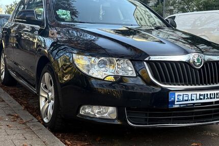 Skoda Superb 121.000 km 10.700 € Berlin 10825
