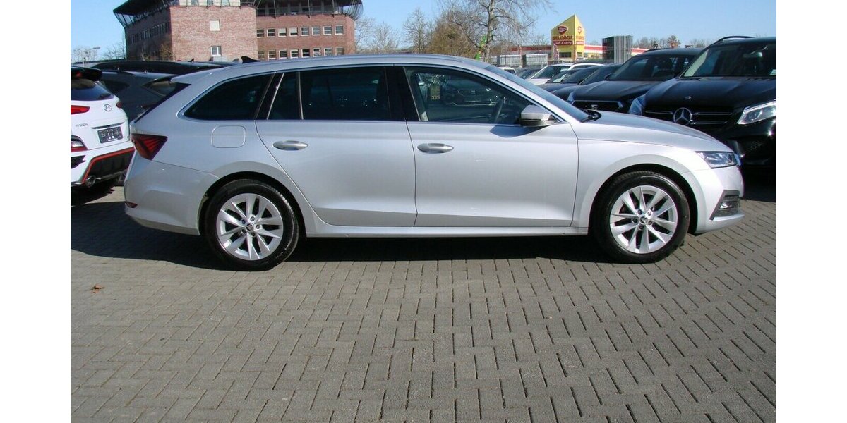 Skoda Octavia 2.0TDI Style ACC Columbus HeadUp AHK 48.103 km 25.980 &euro; Falkensee 14612