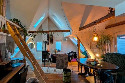 Tolle DG Wohnung - voll möbliert - sofort frei! zimmer
