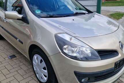 Renault Clio 145.000 km 3.490 € Berlin 13086