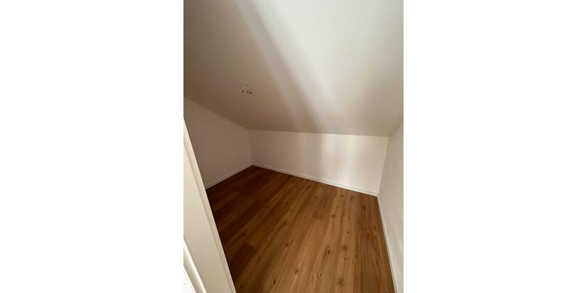 Dachgeschoßwohnung Berlin Marzahn-Hellersdorf - 3 Zimmer, 79 m&sup2;, 1.405&euro; | Angebot:27699216