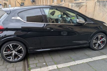 Peugeot 208 62.000 km 12.250 &euro; Berlin 13587