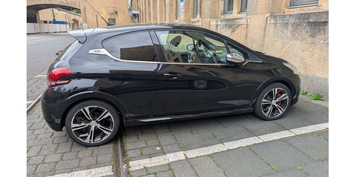 Peugeot 208 62.000 km 12.250 &euro; Berlin 13587