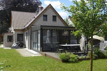 PARADIESISCH SCHÖN !! Freistehendes Einfamilienhaus mit 182 qm Wohnfläche auf 778 qm Grund