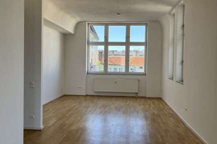 Wohnung Berlin Lichtenberg - 5 Zimmer, 181 m&sup2;, 3.023&euro; | Angebot:26780477