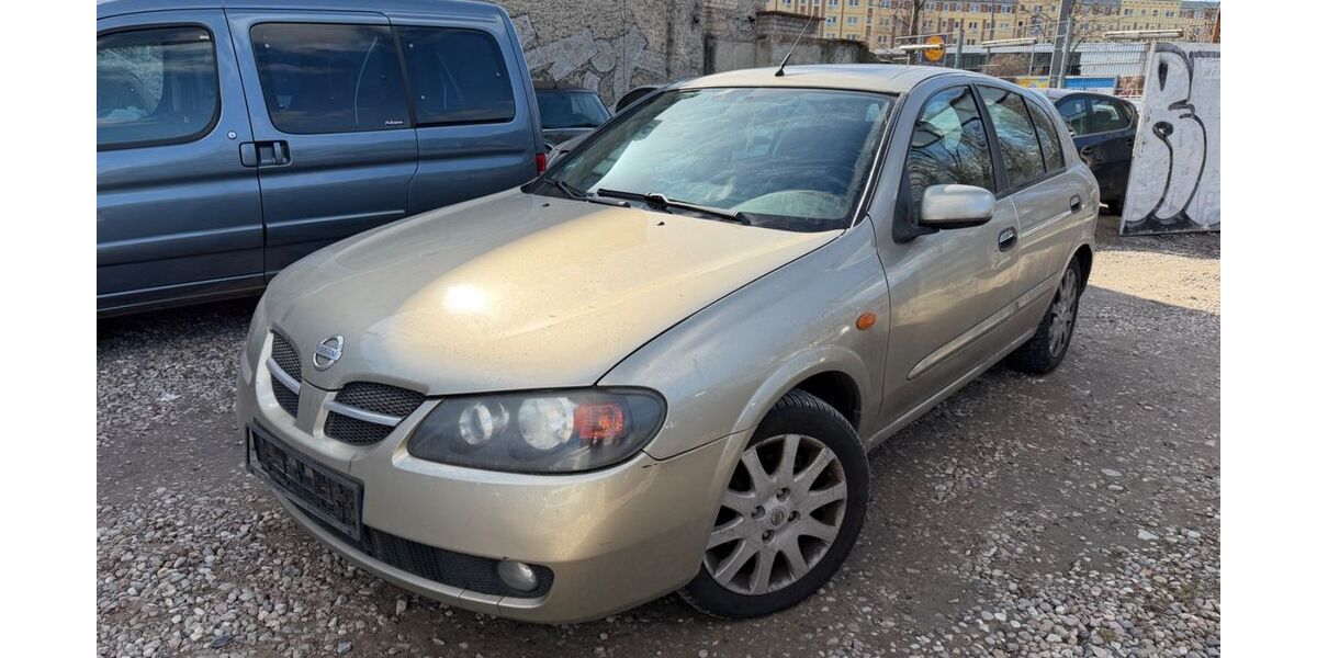 Nissan Almera 263.000 km 1.950 &euro; Berlin 10245
