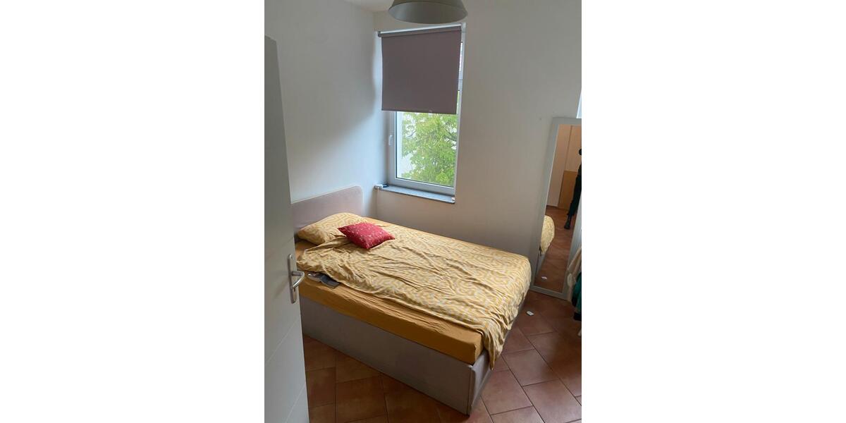 Dachgeschoßwohnung Berlin Neukölln - 4 Zimmer, 75 m&sup2;, 1.850&euro; | Angebot:26674248