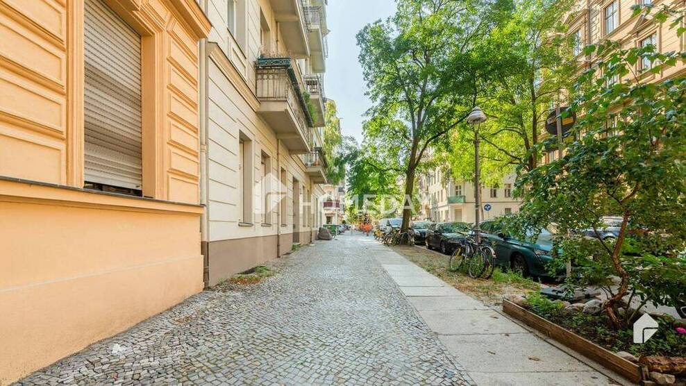 Charmante AltbauWohnung mit 5 Zimmern, Kachelofen und Loggia in gefragter Lage