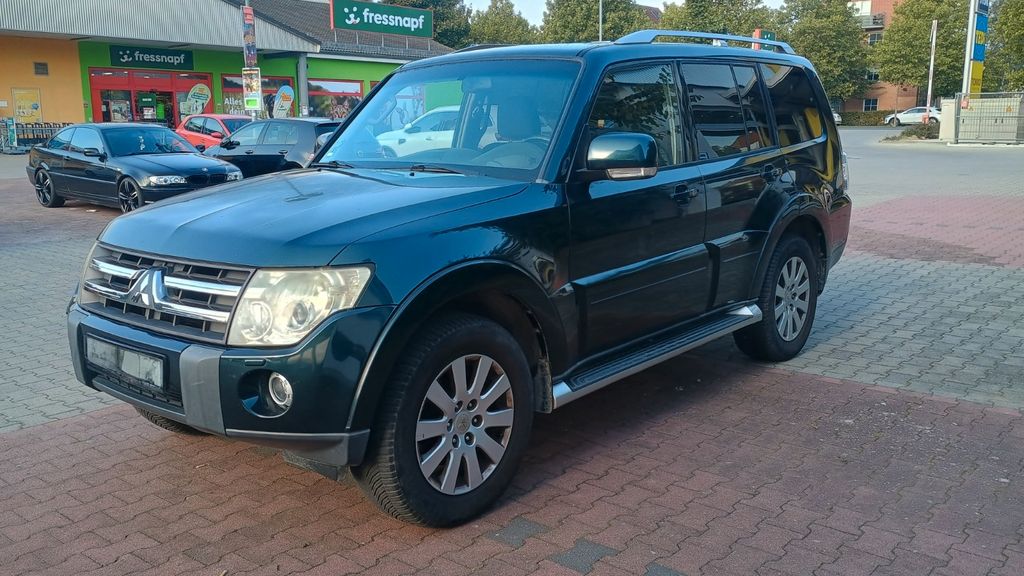 Mitsubishi Pajero 208.000 km 10.499 &euro; Berlin 12305