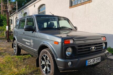 Lada Urban 24.500 km 20.000 &euro; Schöneicher Plan 15806
