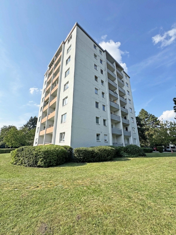 Blumenviertel: Freie 1-Zimmer-Wohnung mit Loggia