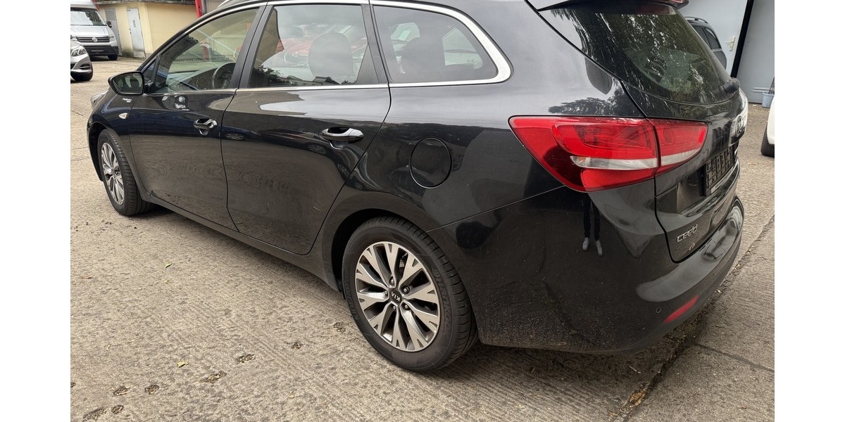 Kia ceed 1.6 Edition Platinum Navi Sporty Wagon 156.800 km 8.390 &euro; Berlin 10247