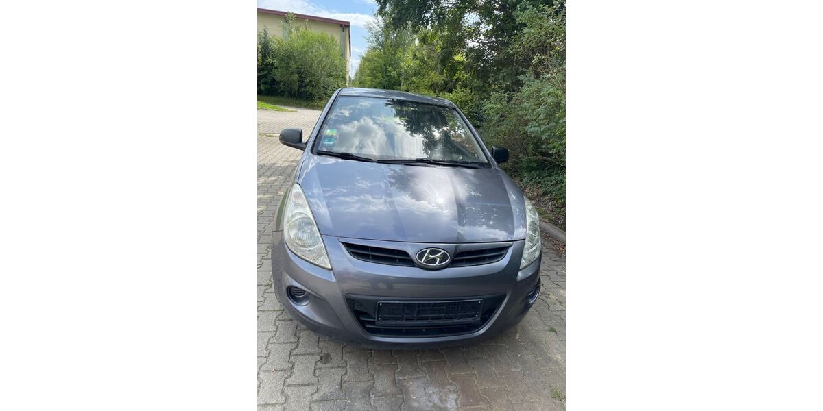 Hyundai i20 125.000 km 2.150 &euro; Schönefeld 12529
