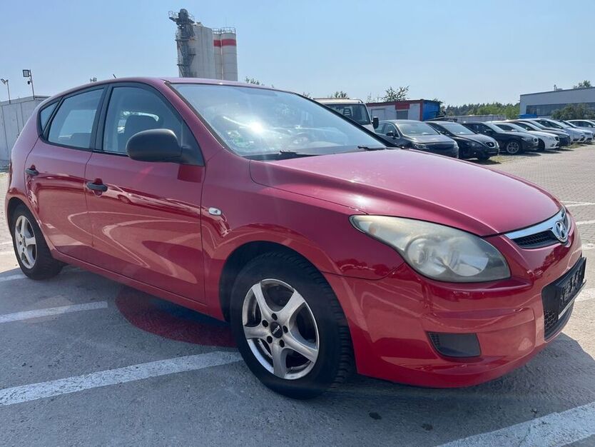 i30