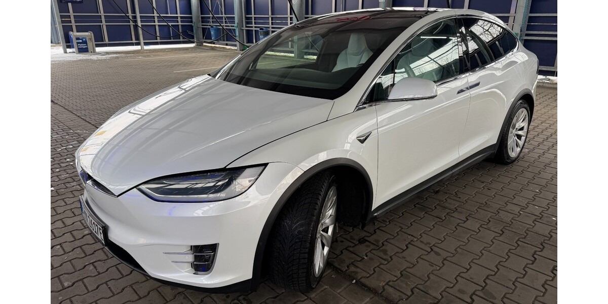 Tesla Model X 153.000 km 39.999 &euro; Berlin 10178