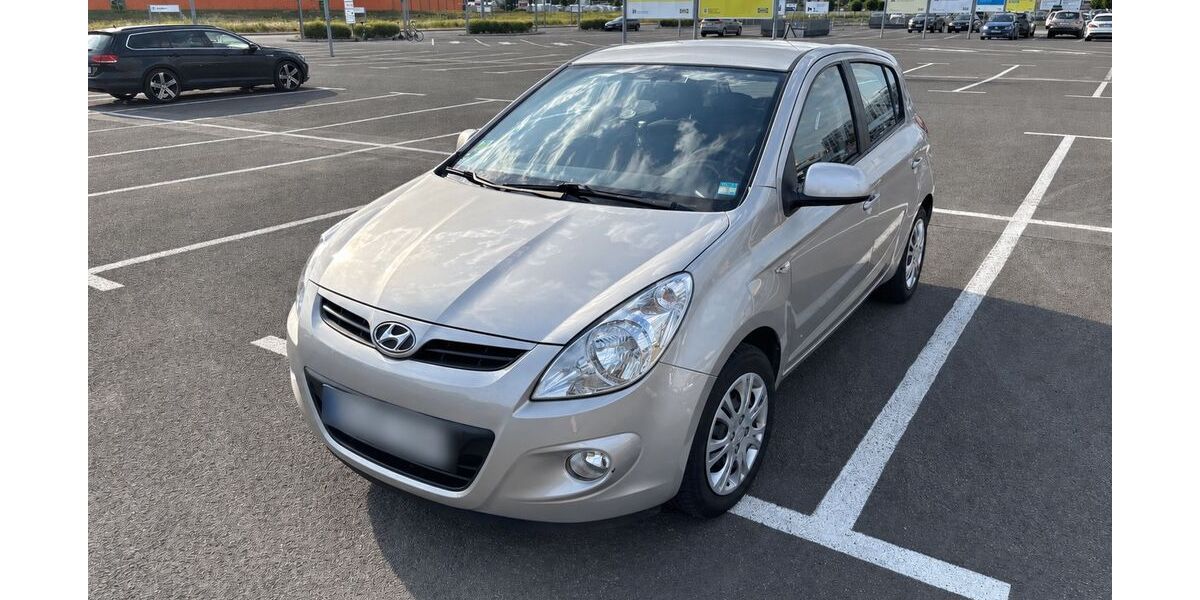 Hyundai i20 123.050 km 3.900 &euro; Berlin 10243
