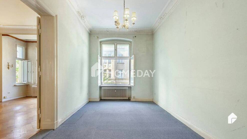 Charmante AltbauWohnung mit 5 Zimmern, Kachelofen und Loggia in gefragter Lage