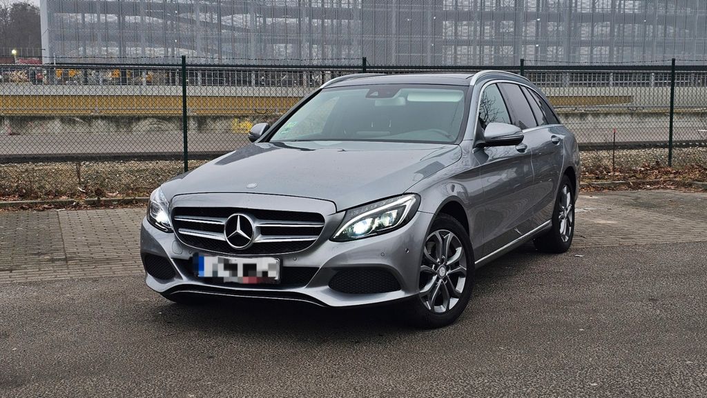 Mercedes-Benz C 250 199.999 km 12.300 &euro; Berlin 12049