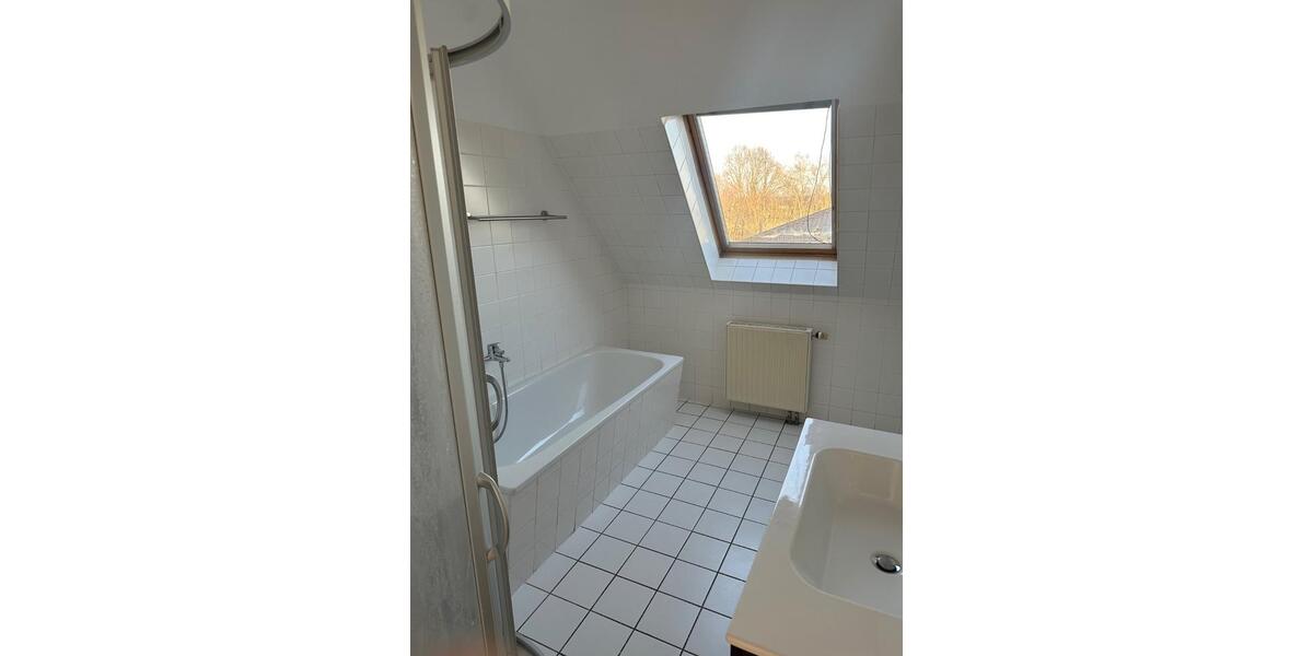 Dachgeschoßwohnung Ahrensfelde - 3 Zimmer, 86 m&sup2;, 1.600&euro; | Angebot:24830398