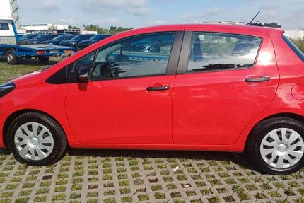 Toyota Yaris 27.900 km 10.200 &euro; Berlin 12099