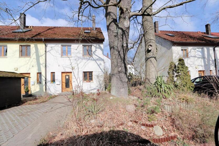 Reihenendhaus - 5 Zimmer - Garten - ca. 15 Min. bis E-Auto Fabrik 5 zimmer