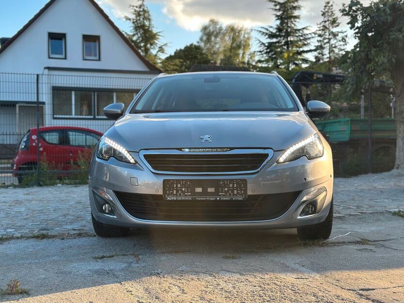 Peugeot 308 117.000 km 10.899 € Berlin 12681