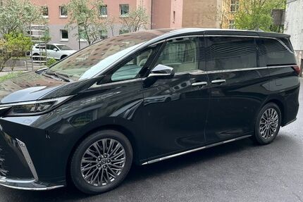 Lexus LM 25.500 km 101.150 &euro; Berlin 10963