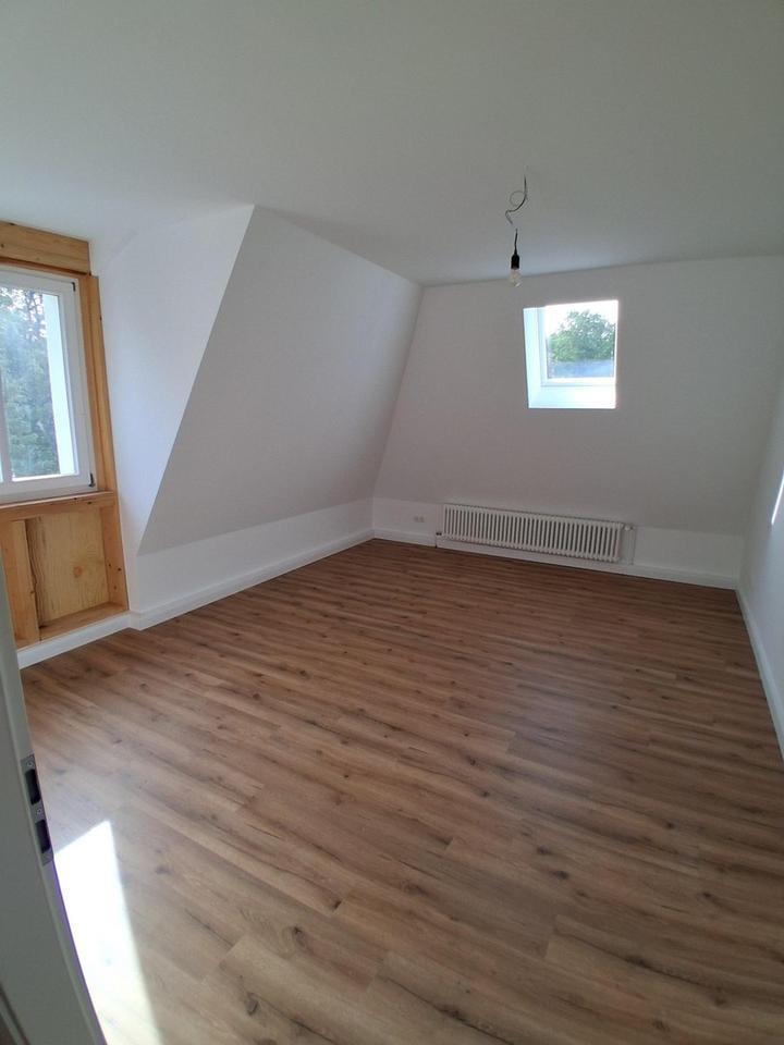 Schöne neu errichtete 3 bis 4 Zimmer-Dachgeschosswohnung mit geh. Innenausstattung und Dachterrasse zimmer