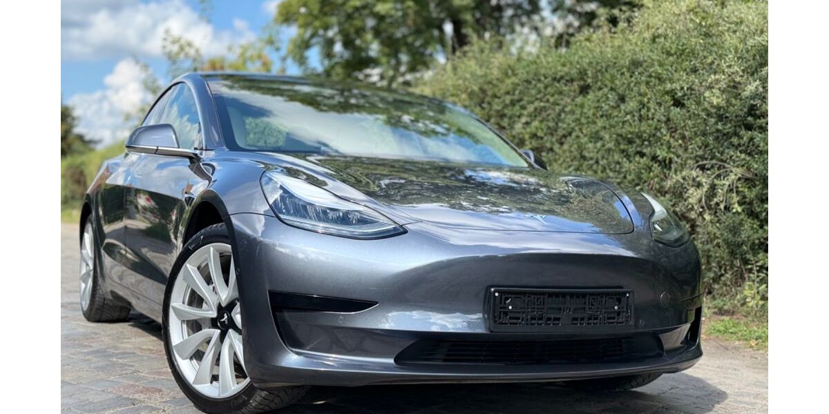 Tesla Model 3 36.973 km 20.499 € Berlin 12099