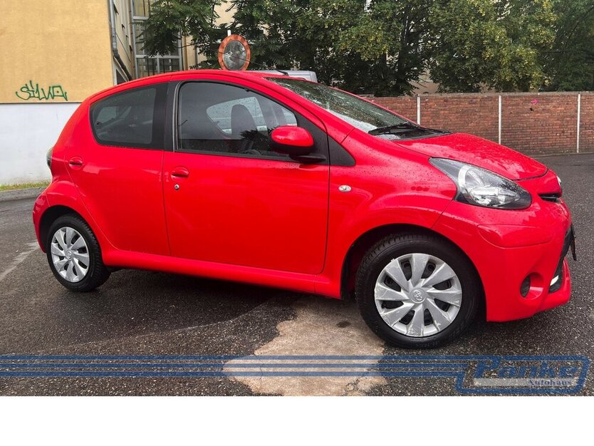 Toyota Aygo Cool Go 5trg*NAV*BT*Klima*LED*USB*Allwetter 119.619 km 5.890 € Berlin 13187