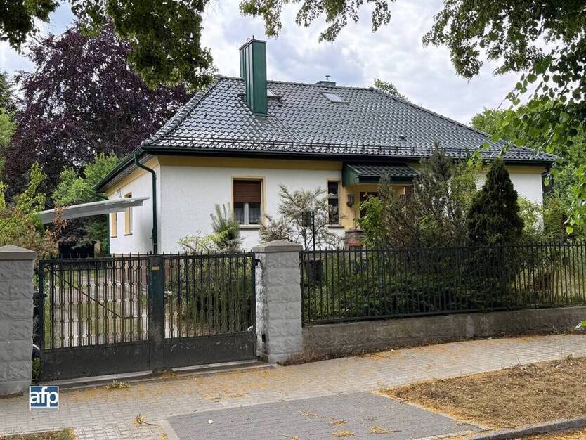 Ihr neues Zuhause! Attraktiver Bungalow auf einem 1.220 m² großen Sonnengrundstück nahe Goethe-Park!