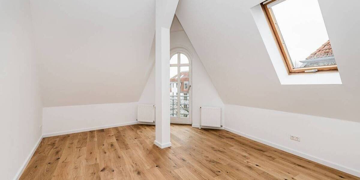 Bezugsfreie 2-Zimmer-Altbau-Dachgeschosswohnung nahe Brosepark 2 zimmer