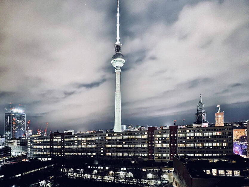 Furnished Loft Hackescher Markt: View, Balcony & Parking