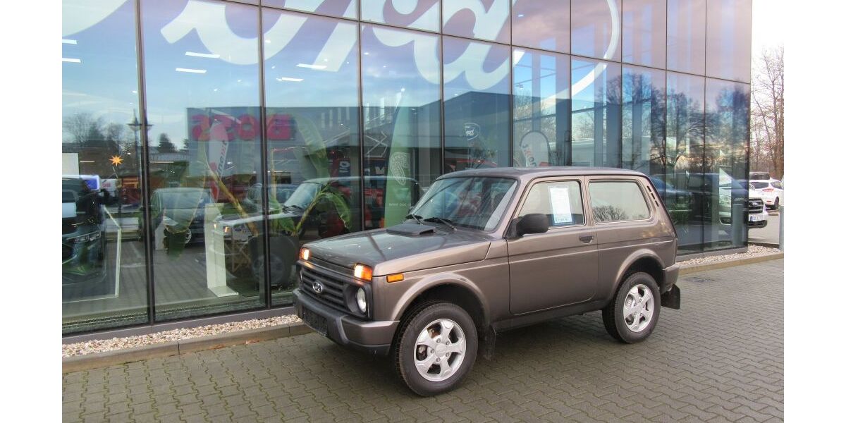 Lada Urban 31.195 km 11.950 € Bernau 16321