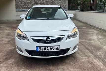 Opel Astra 142.000 km 2.400 &euro; Berlin 12099